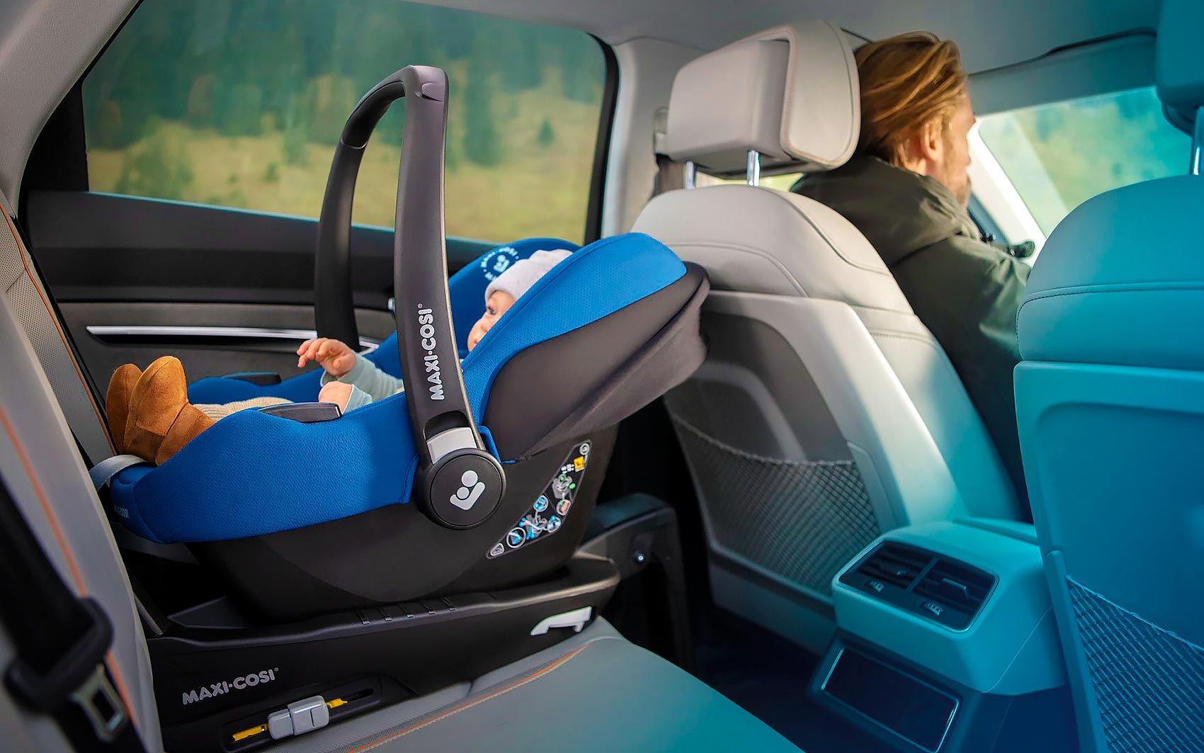 Maxi-Cosi Tinca - автокресло в машине с ребенком